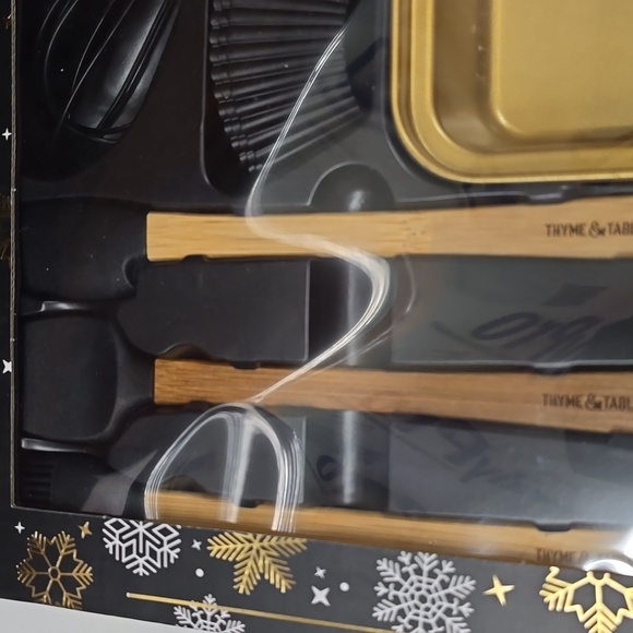 Thyme & Table 11 pc Mini Baking Set Dishwasher Safe Silicone Cupcake Liners NWT - Picture 8 of 9